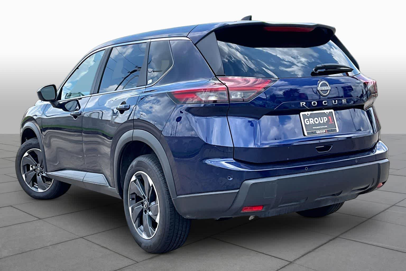 2025 Nissan Rogue SV - 10
