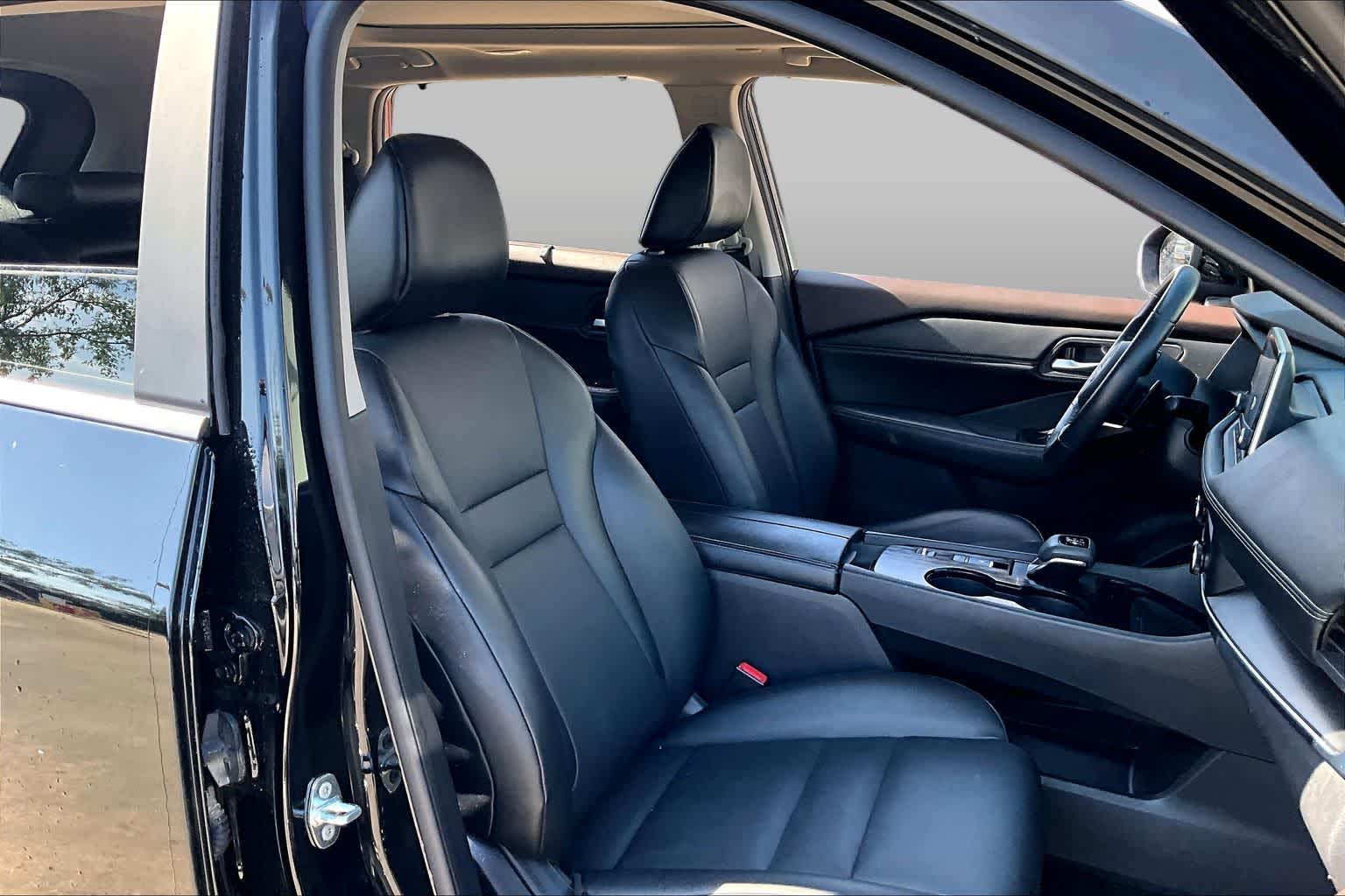 2023 Nissan Rogue SV - 8