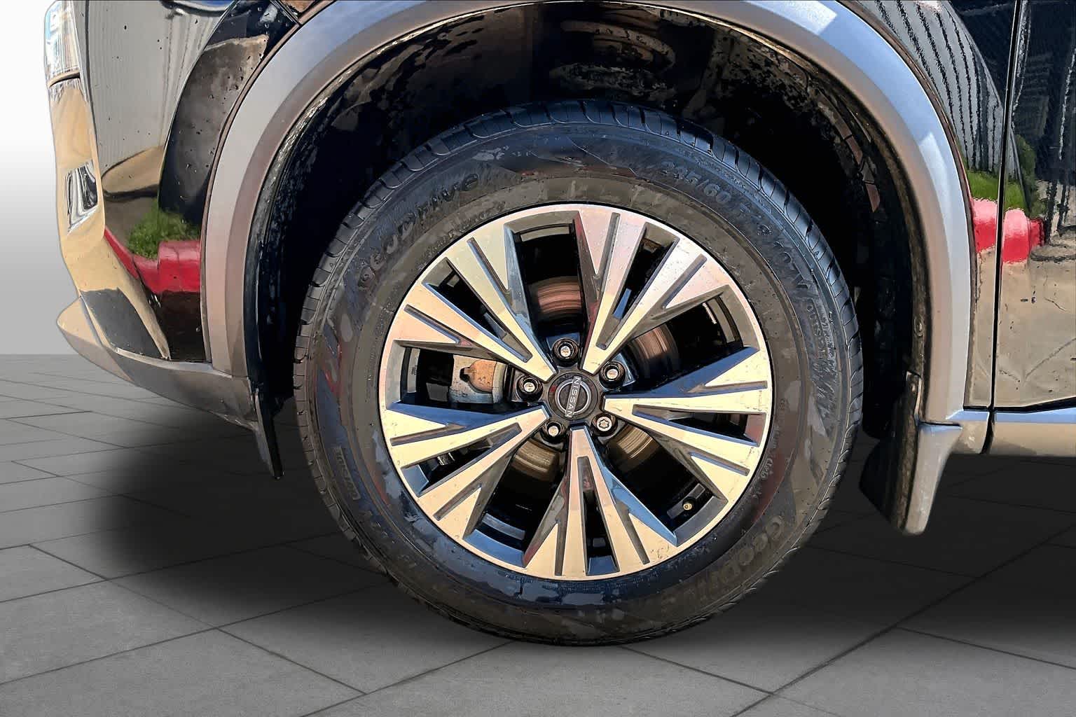 2023 Nissan Rogue SV - 9
