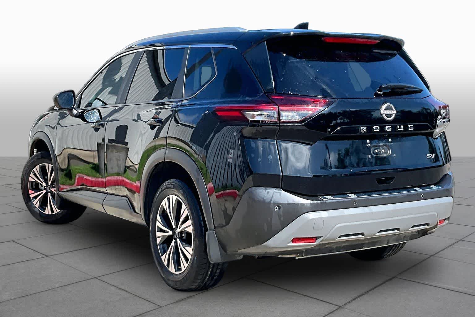 2023 Nissan Rogue SV - 10