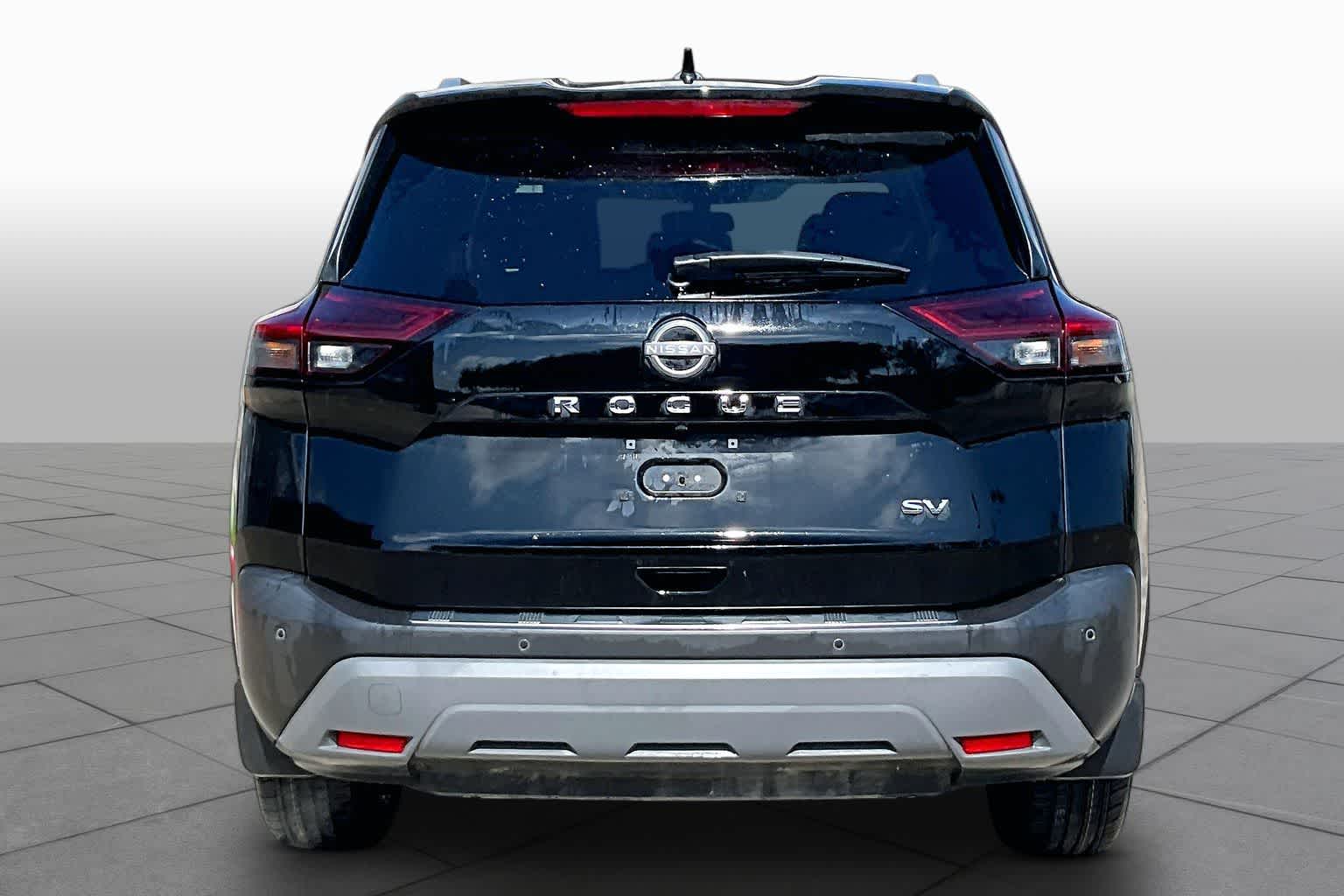 2023 Nissan Rogue SV - 4
