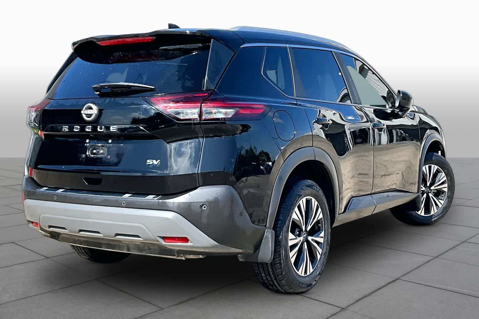 2023 Nissan Rogue SV - 11