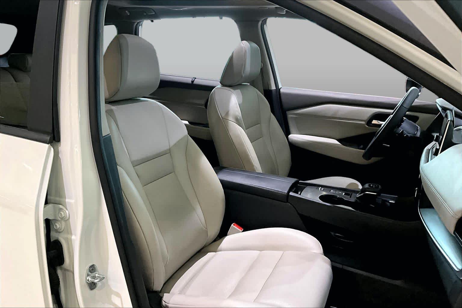 2023 Nissan Rogue SV - 8