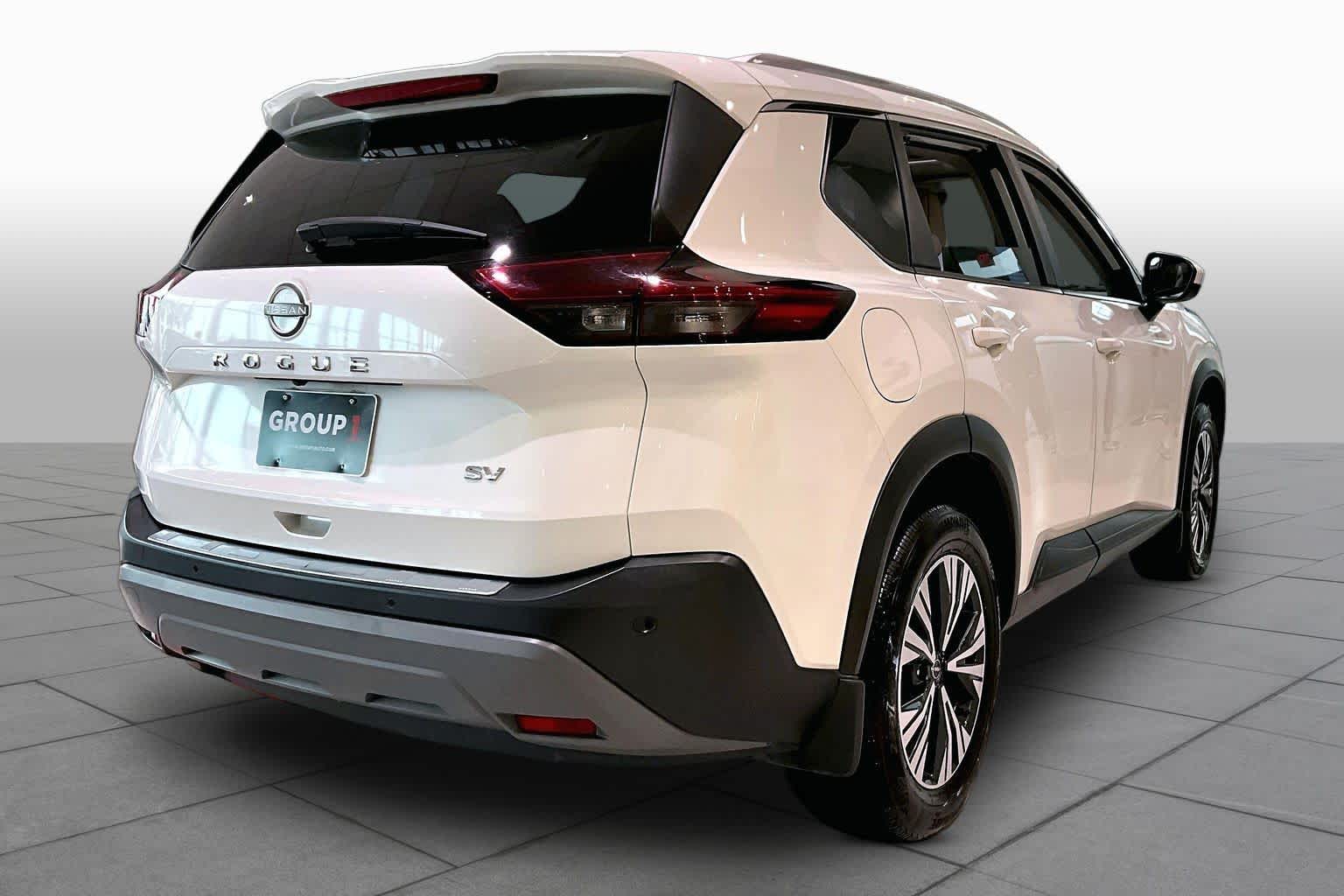 2023 Nissan Rogue SV - 11