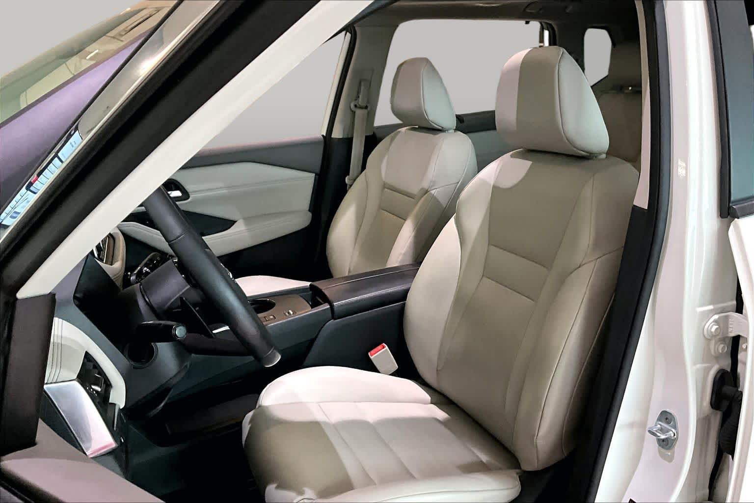 2023 Nissan Rogue SV - 7