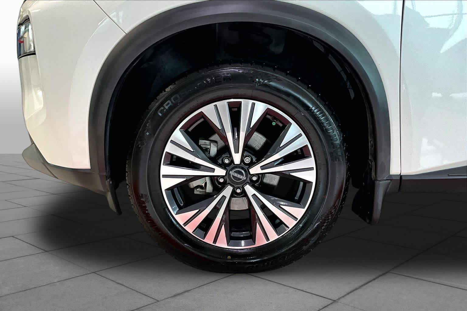 2023 Nissan Rogue SV - 9