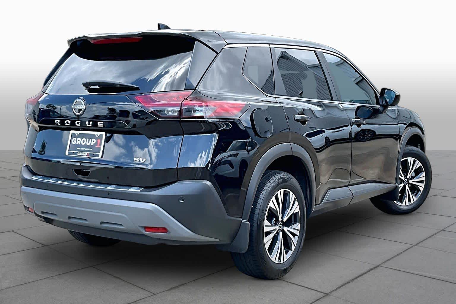 2023 Nissan Rogue SV - 11