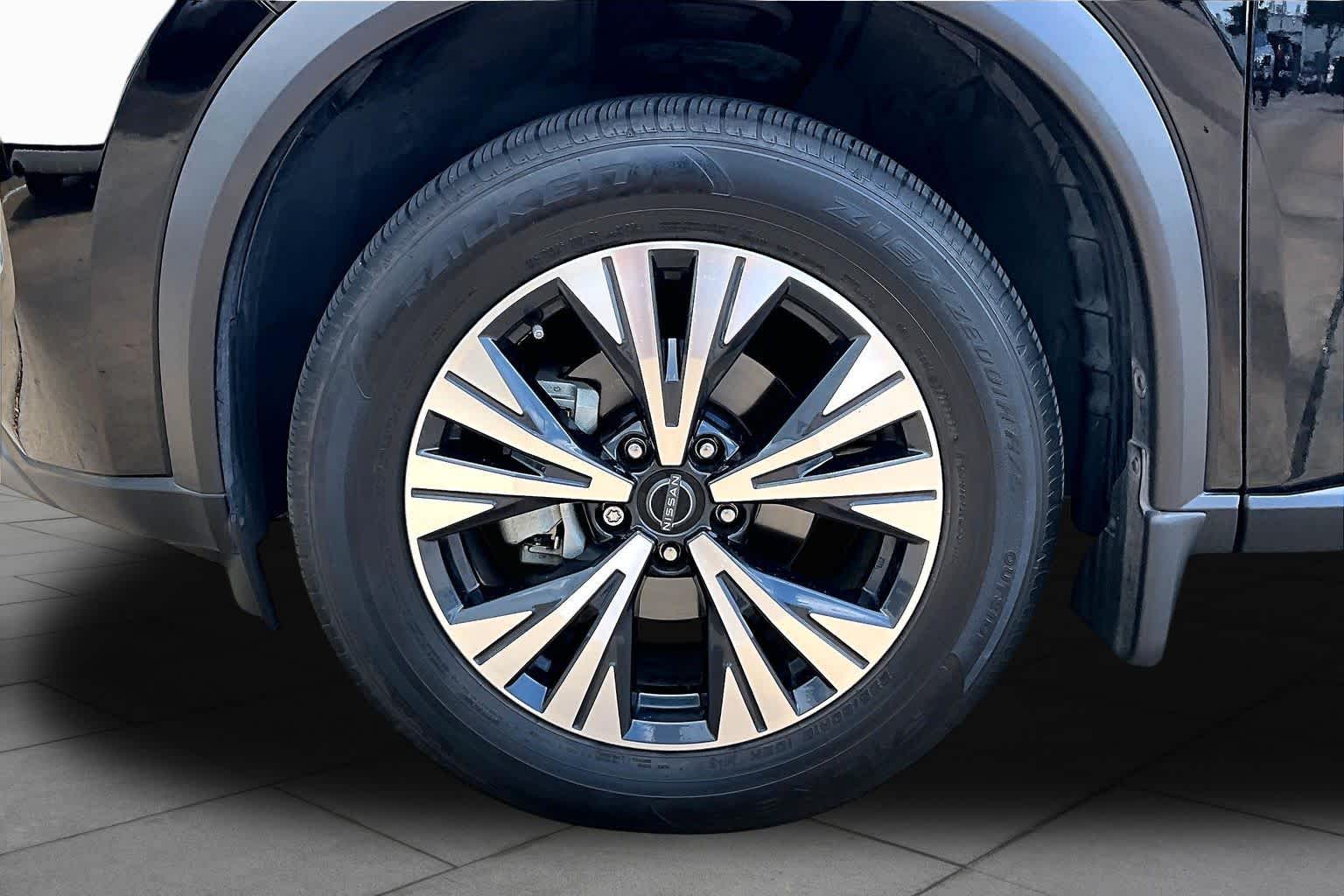 2023 Nissan Rogue SV - 9