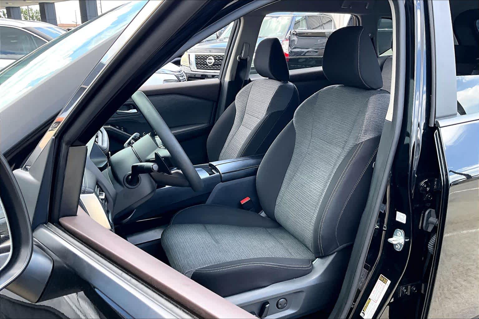 2023 Nissan Rogue SV - 7