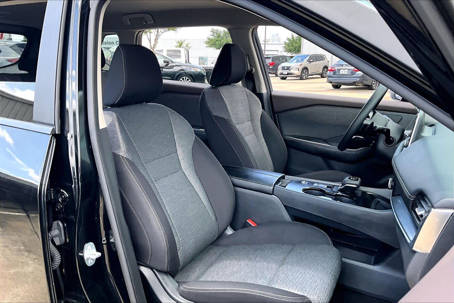2023 Nissan Rogue SV - 8