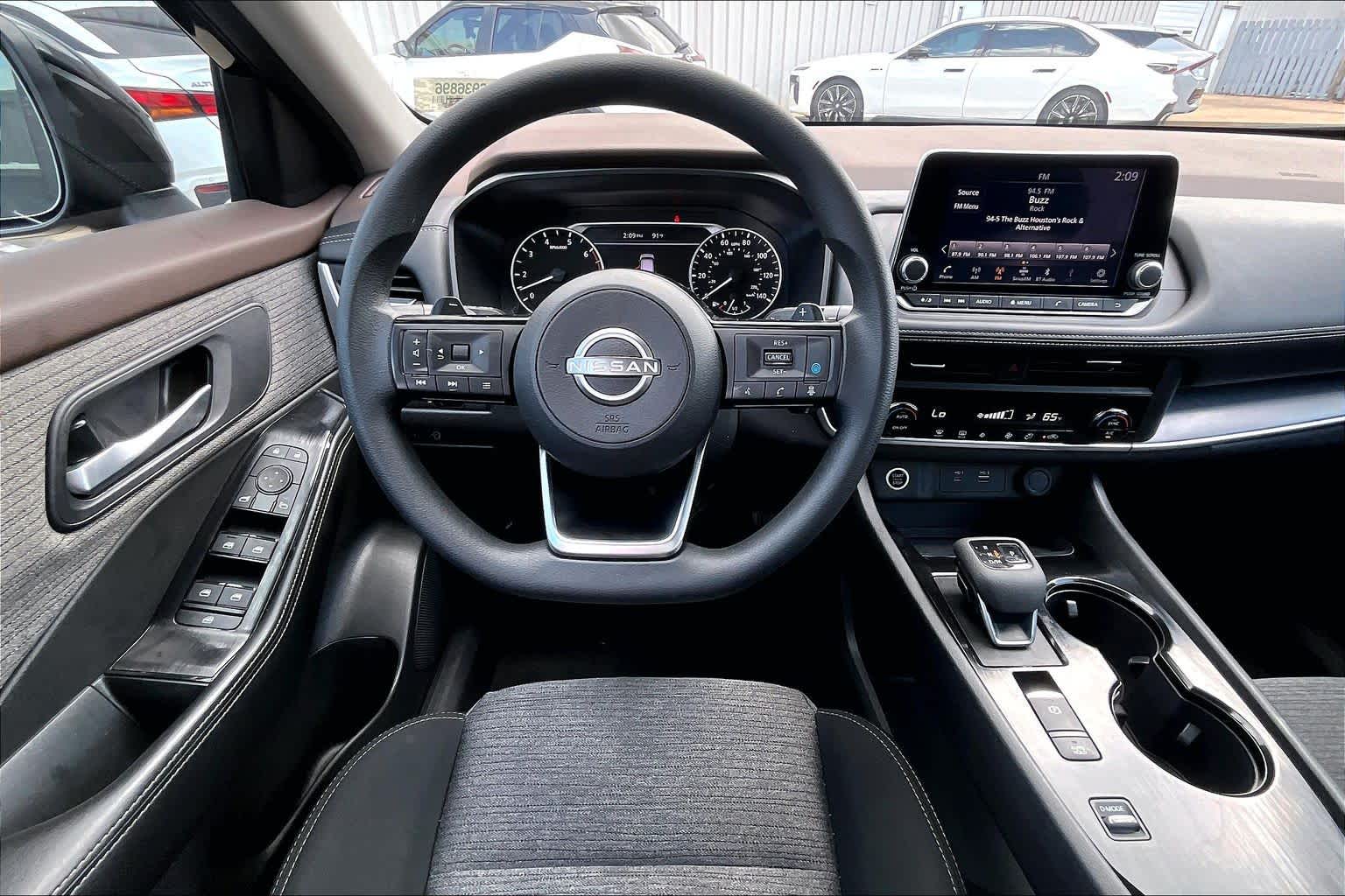 2023 Nissan Rogue SV - 5