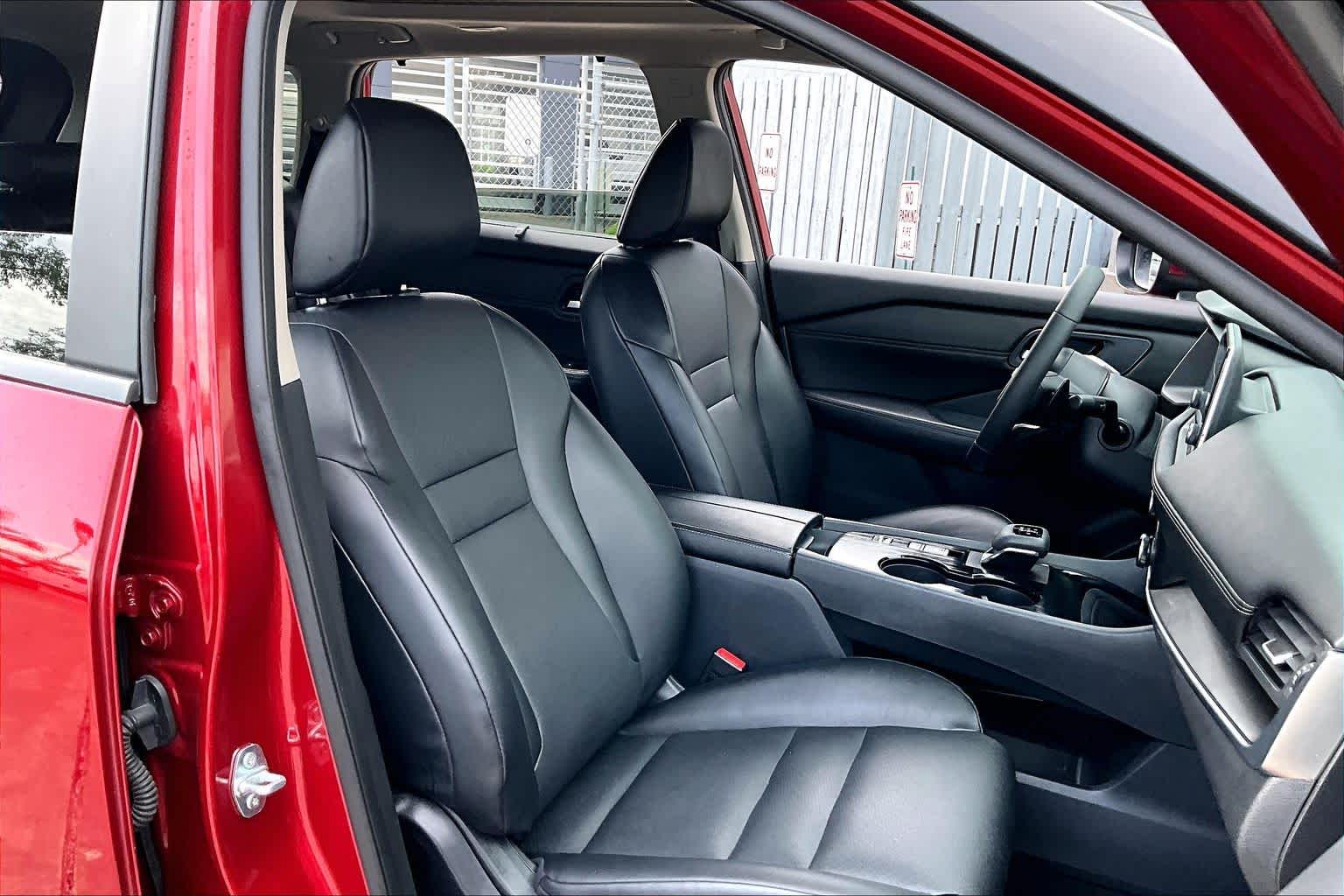 2024 Nissan Rogue SV - 8