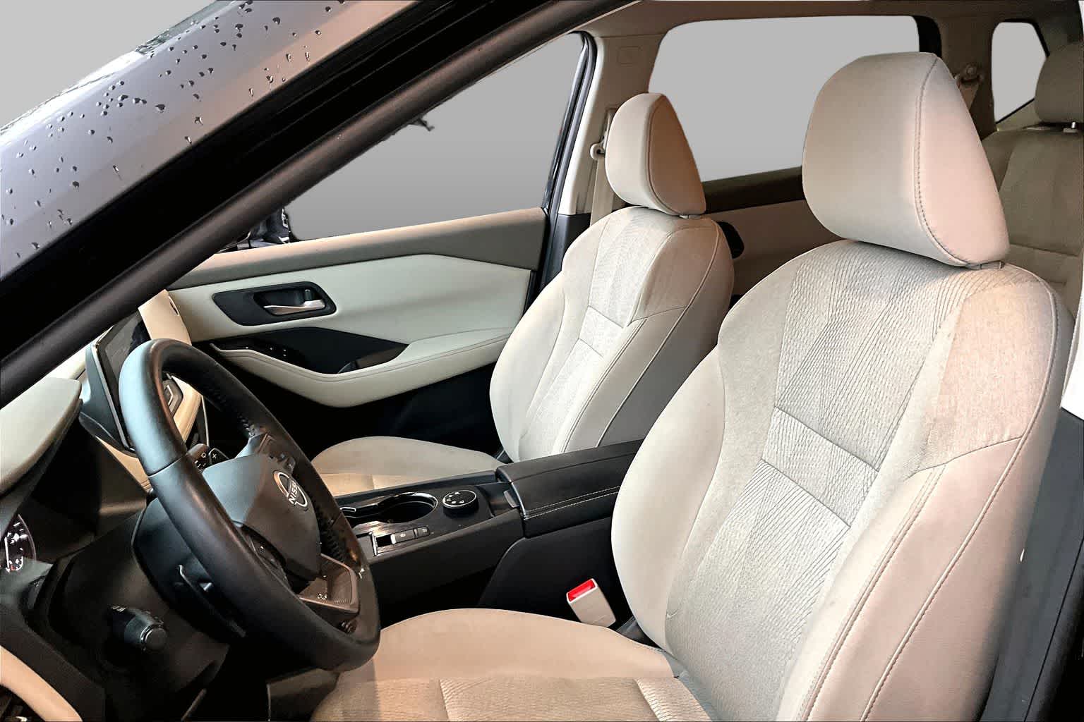2025 Nissan Rogue SV - 7