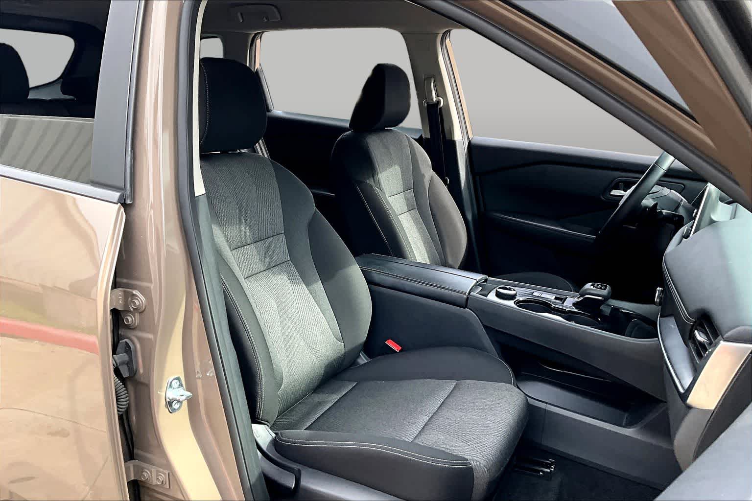 2025 Nissan Rogue SV - 8
