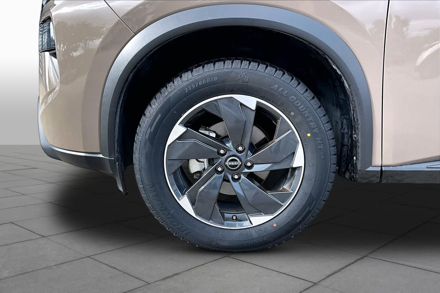 2025 Nissan Rogue SV - 9