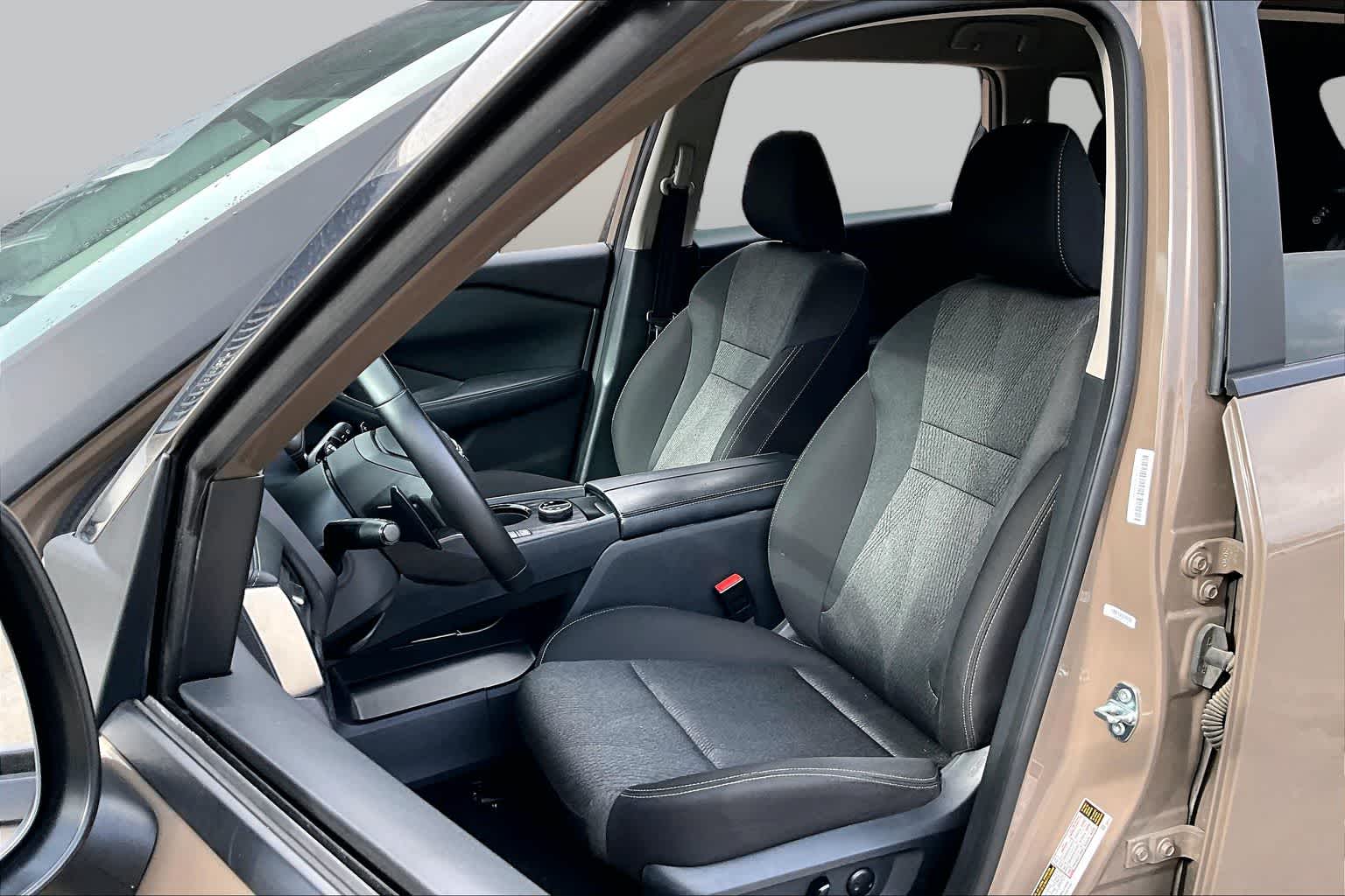 2025 Nissan Rogue SV - 7