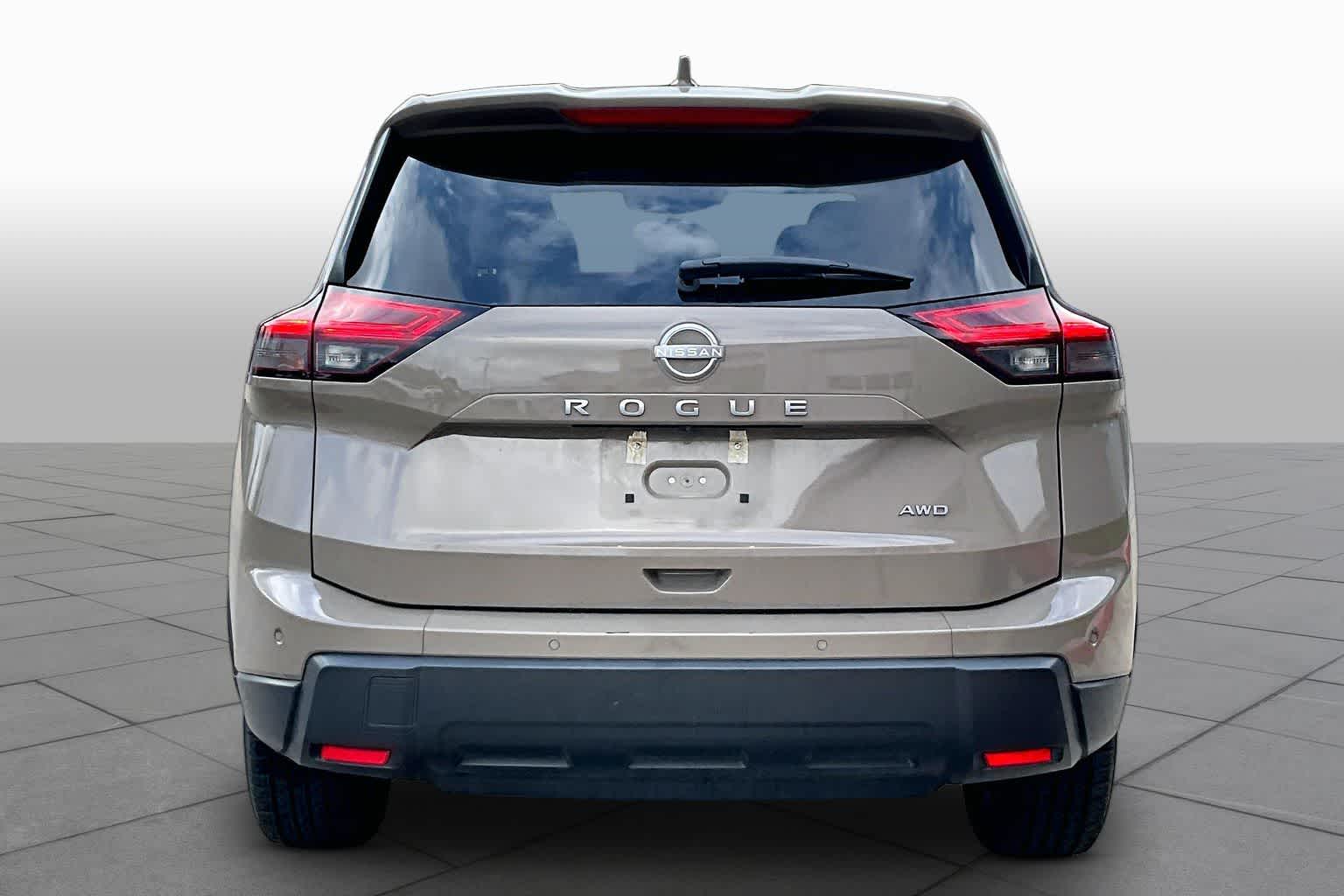 2025 Nissan Rogue SV - 4