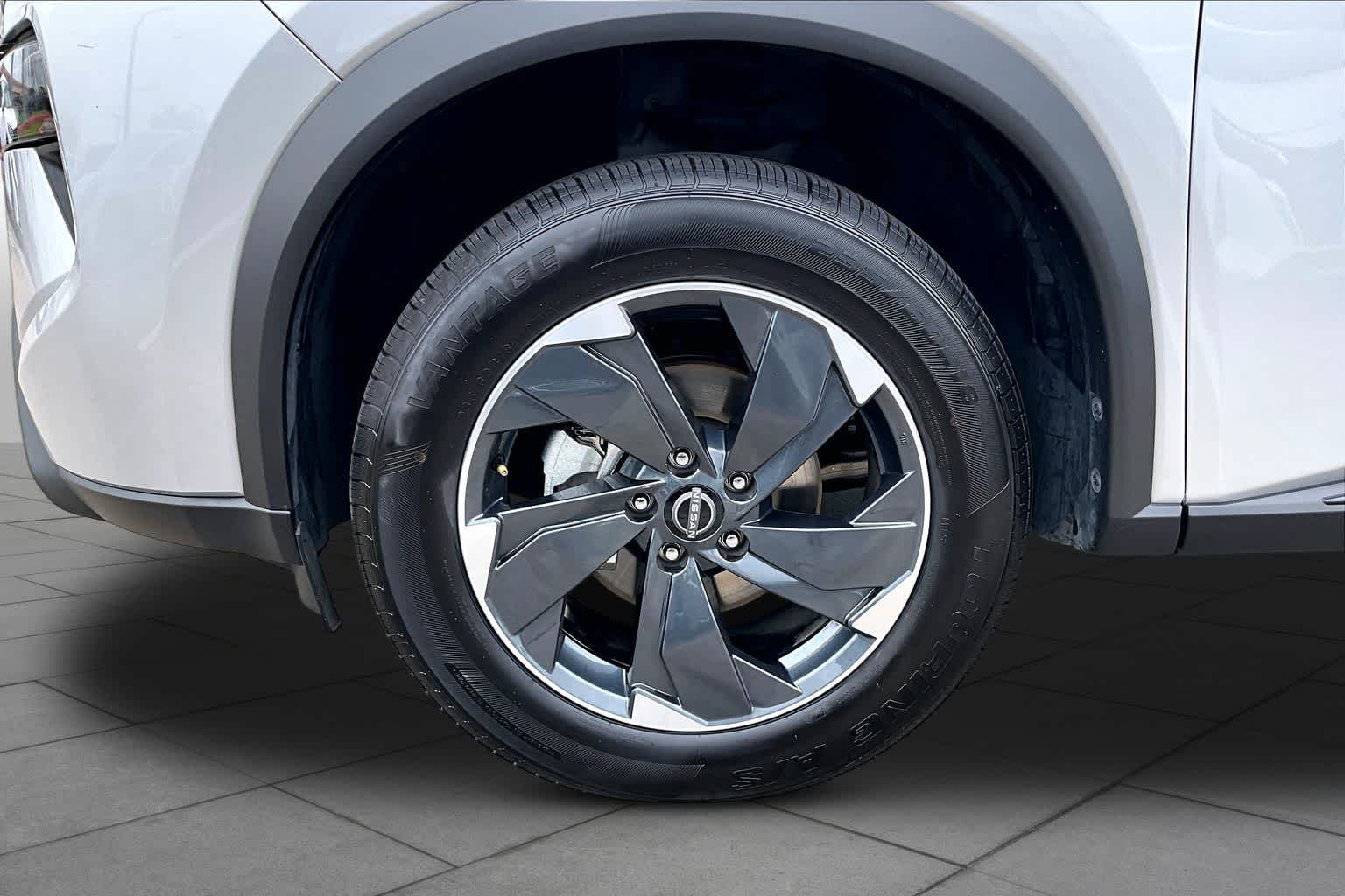 2025 Nissan Rogue SV - 9