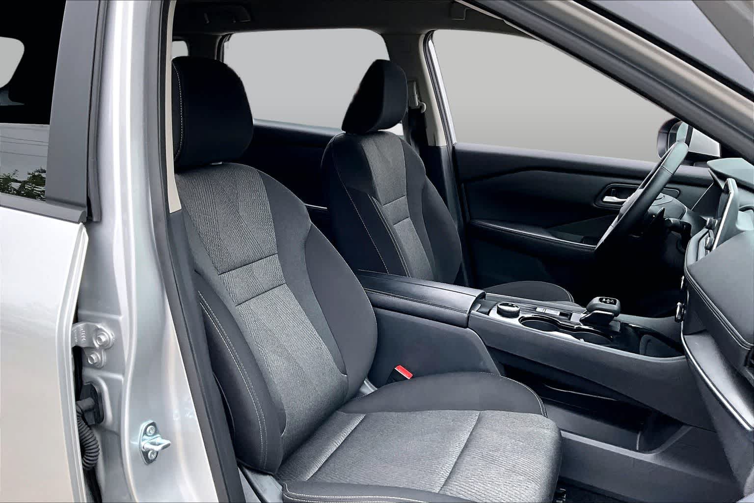 2025 Nissan Rogue SV - 8