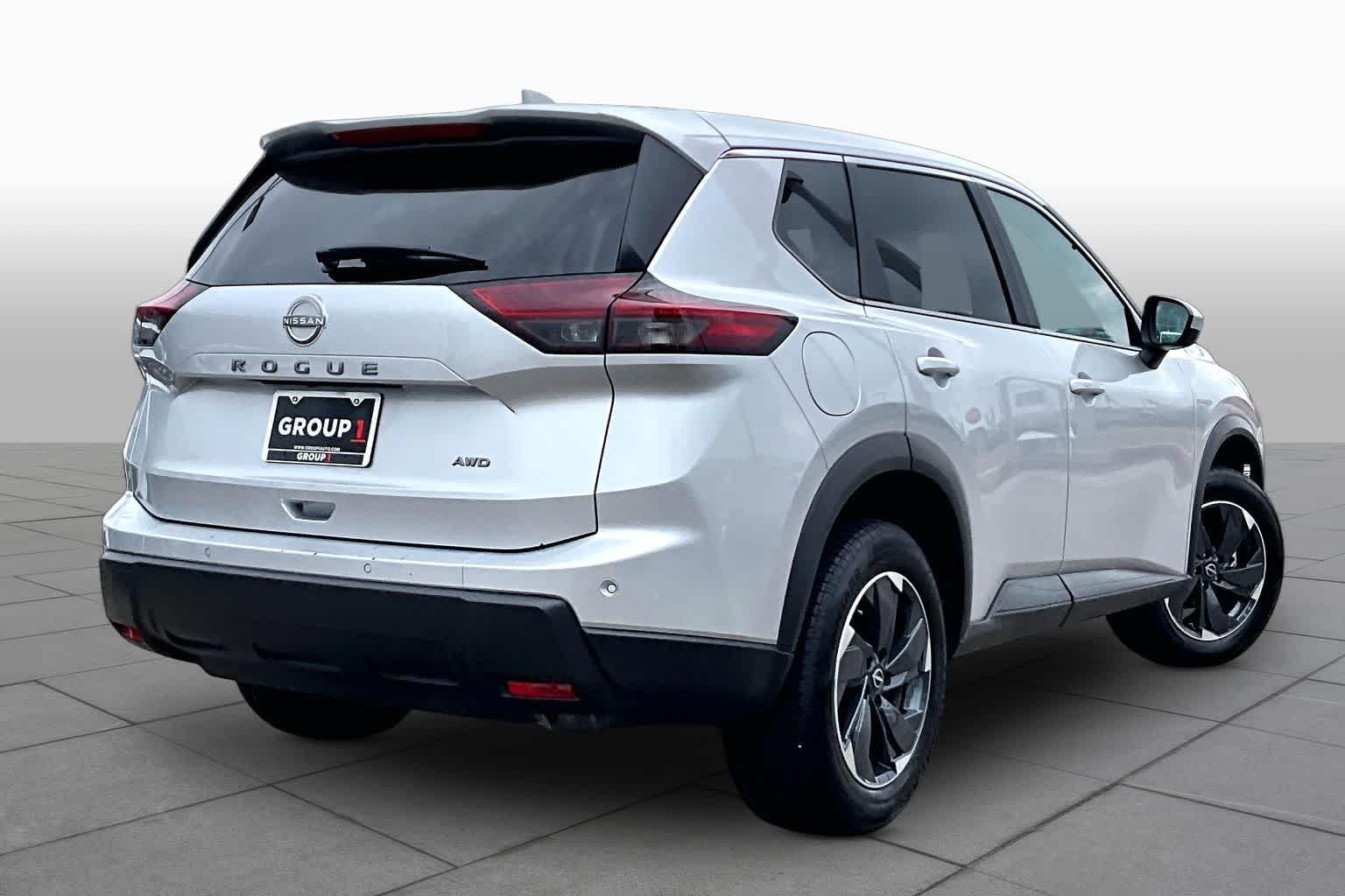 2025 Nissan Rogue SV - 11
