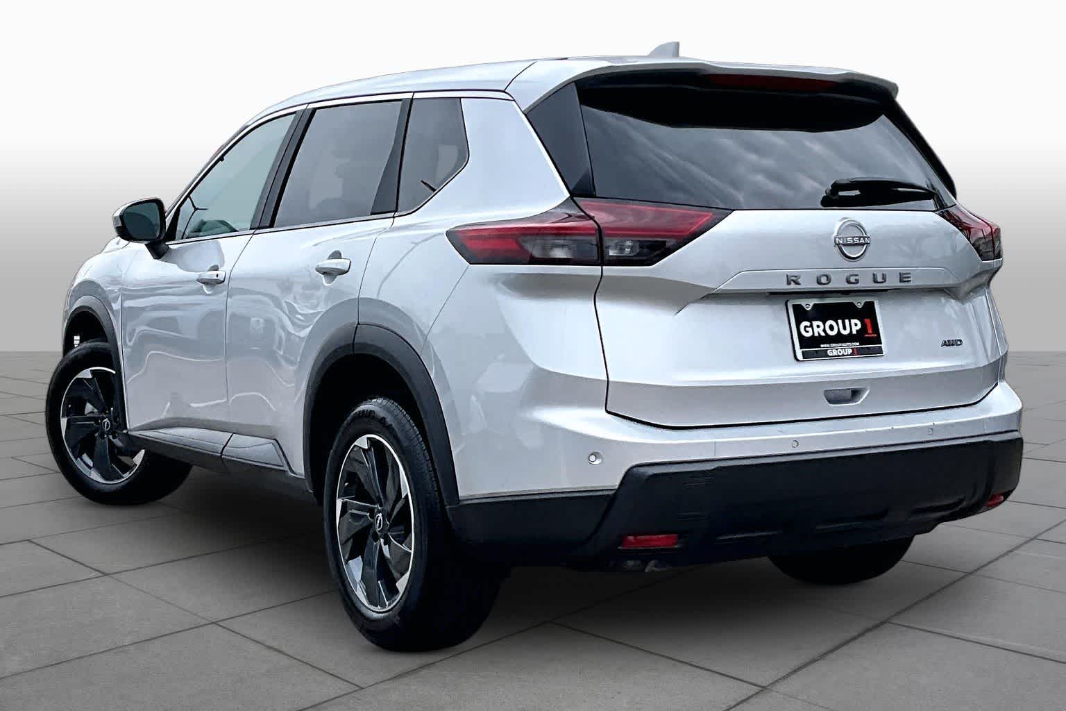 2025 Nissan Rogue SV - 10