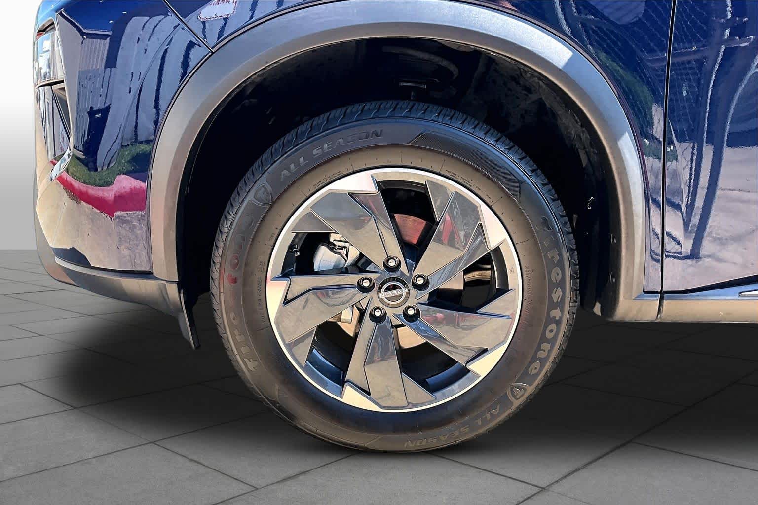 2025 Nissan Rogue SV - 9
