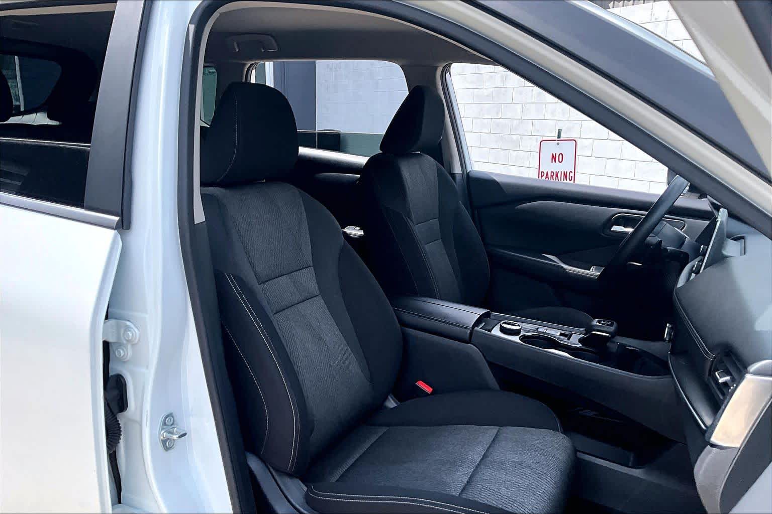 2024 Nissan Rogue SV - 8