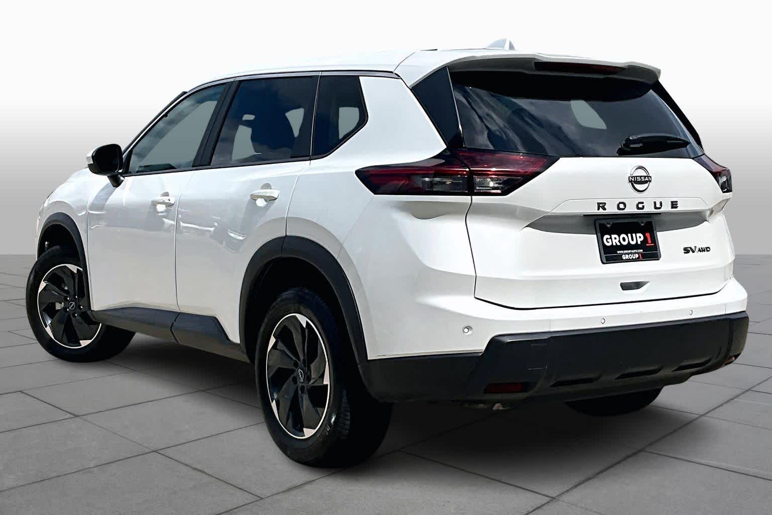 2024 Nissan Rogue SV - 11