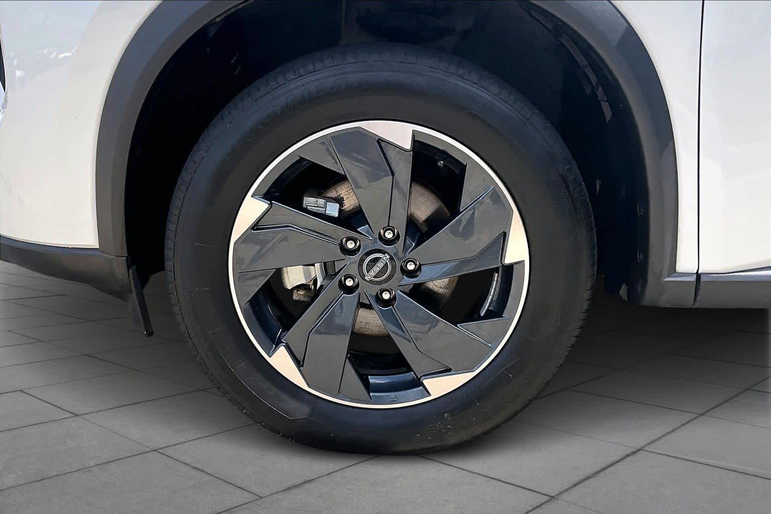 2024 Nissan Rogue SV - 10