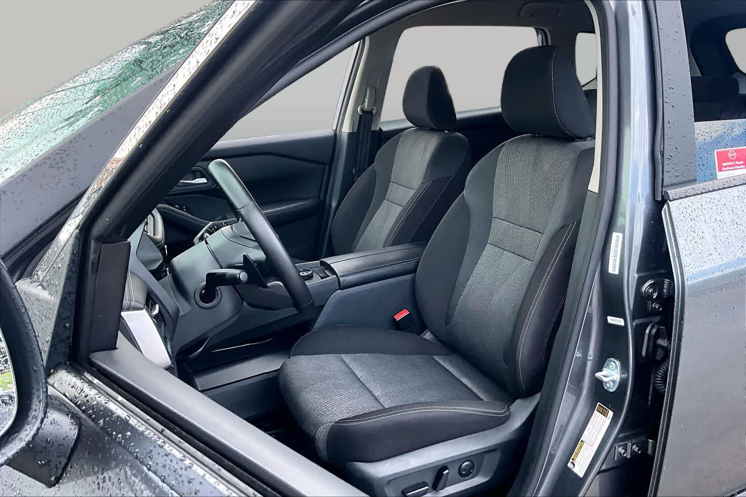 2025 Nissan Rogue SV - 7