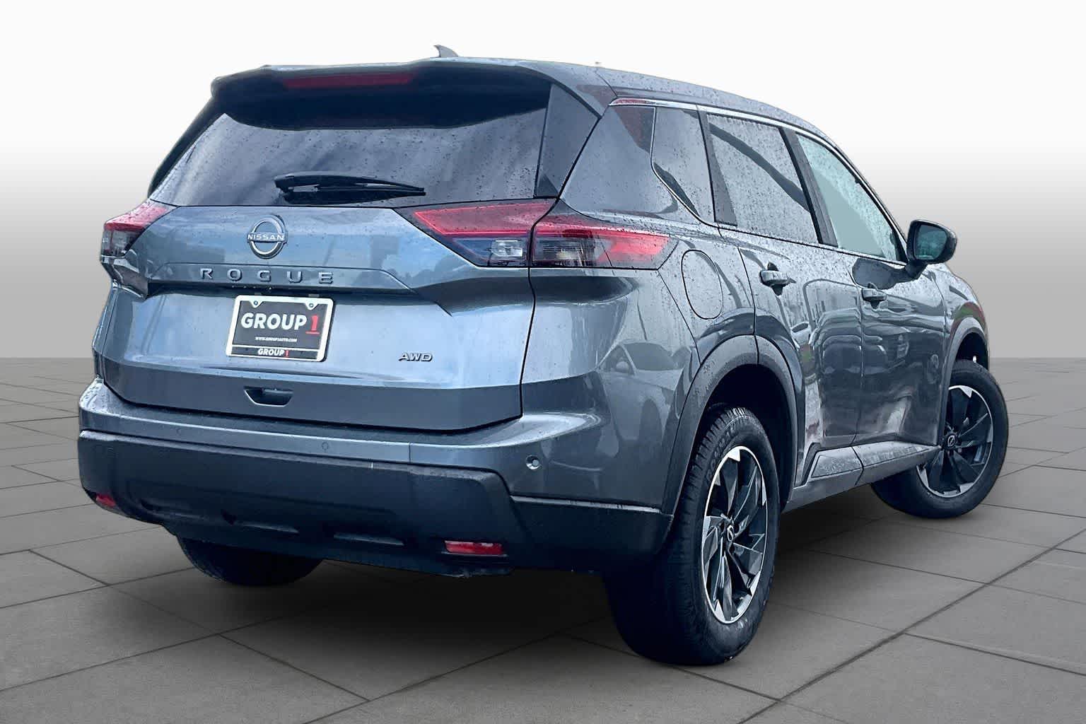 2025 Nissan Rogue SV - 11