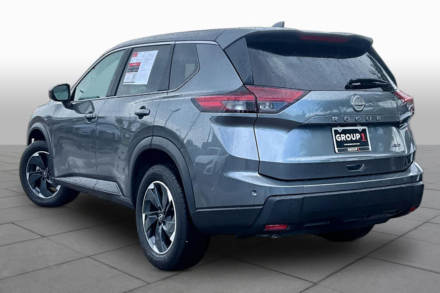 2025 Nissan Rogue SV - 10