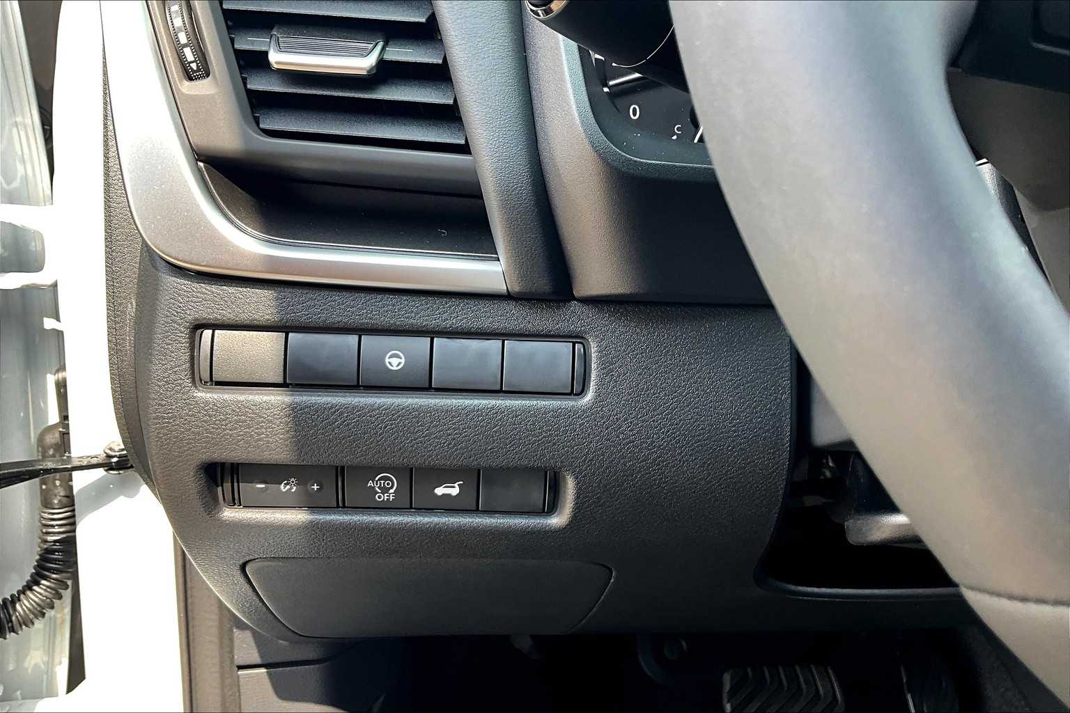 2026 Nissan Rogue SV Everest White Pearl Tricoat at Robbins Nissan