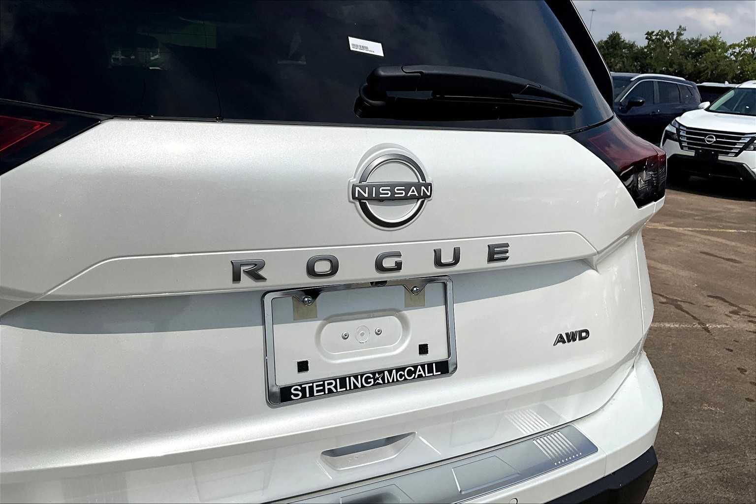 2026 Nissan Rogue SV Everest White Pearl Tricoat at Robbins Nissan