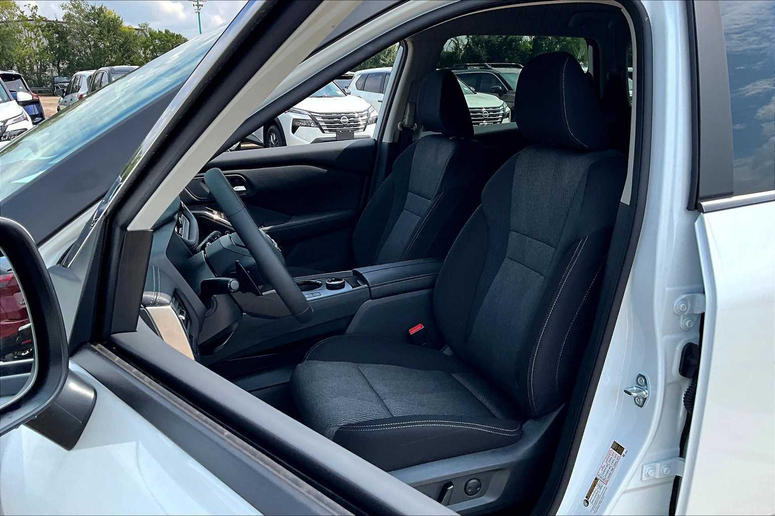 2026 Nissan Rogue SV Everest White Pearl Tricoat at Robbins Nissan