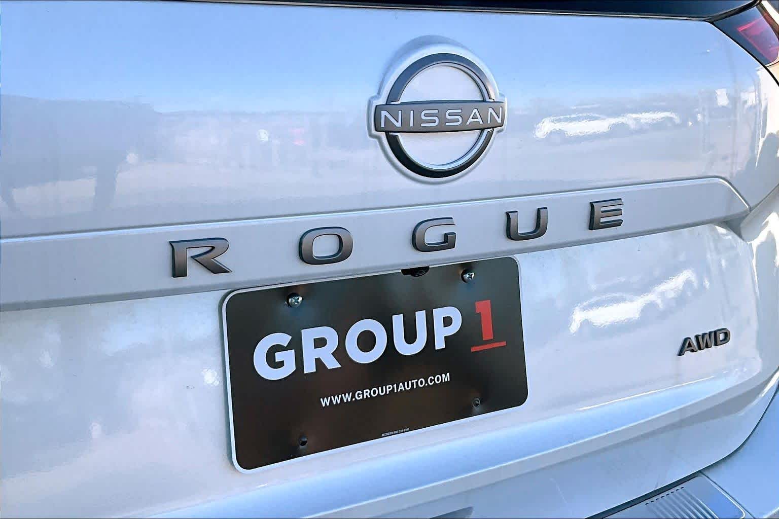 2026 Nissan Rogue SV Everest White Pearl Tricoat at Sterling McCall Nissan