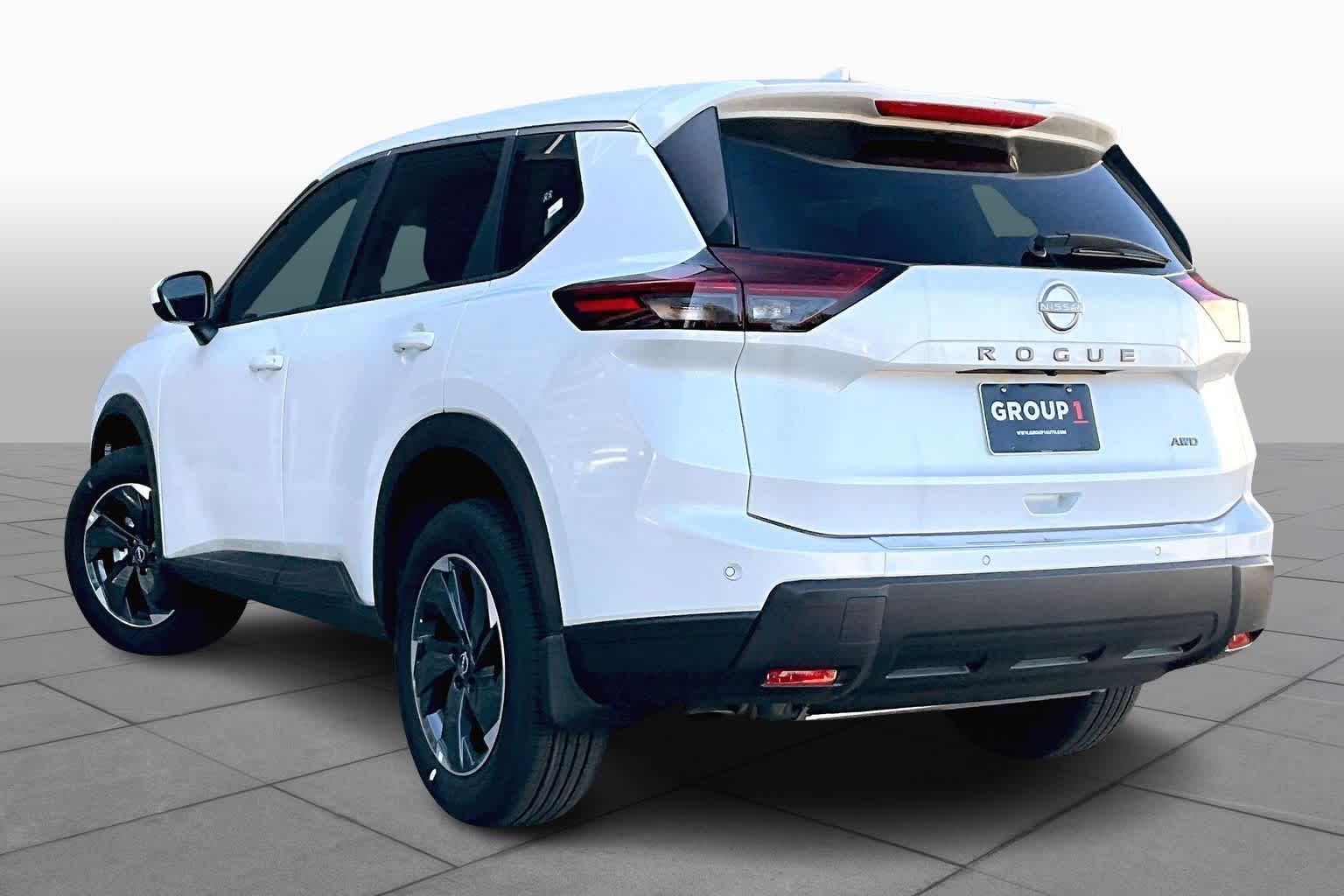 2026 Nissan Rogue SV Everest White Pearl Tricoat at Sterling McCall Nissan