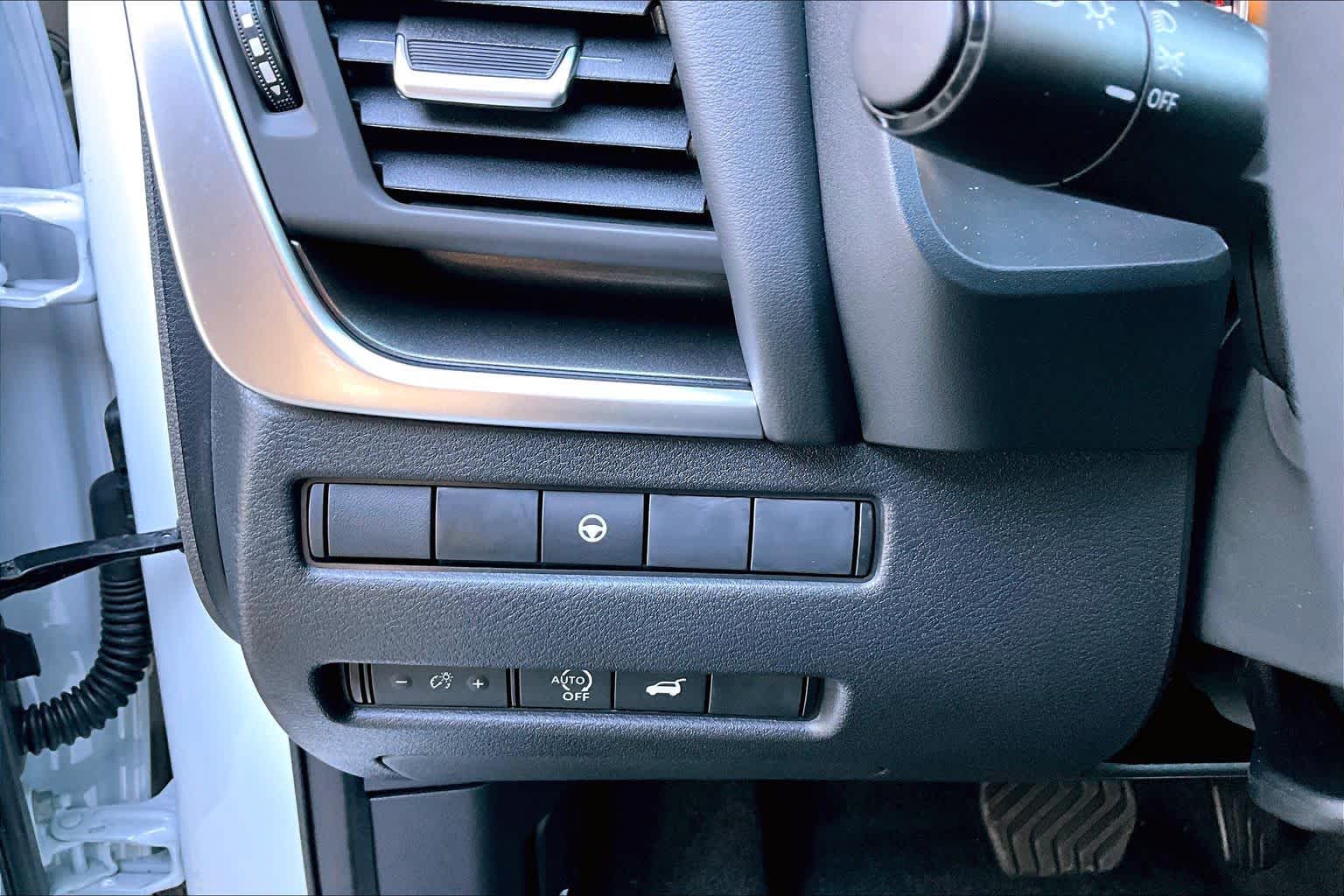 2026 Nissan Rogue SV Everest White Pearl Tricoat at Sterling McCall Nissan