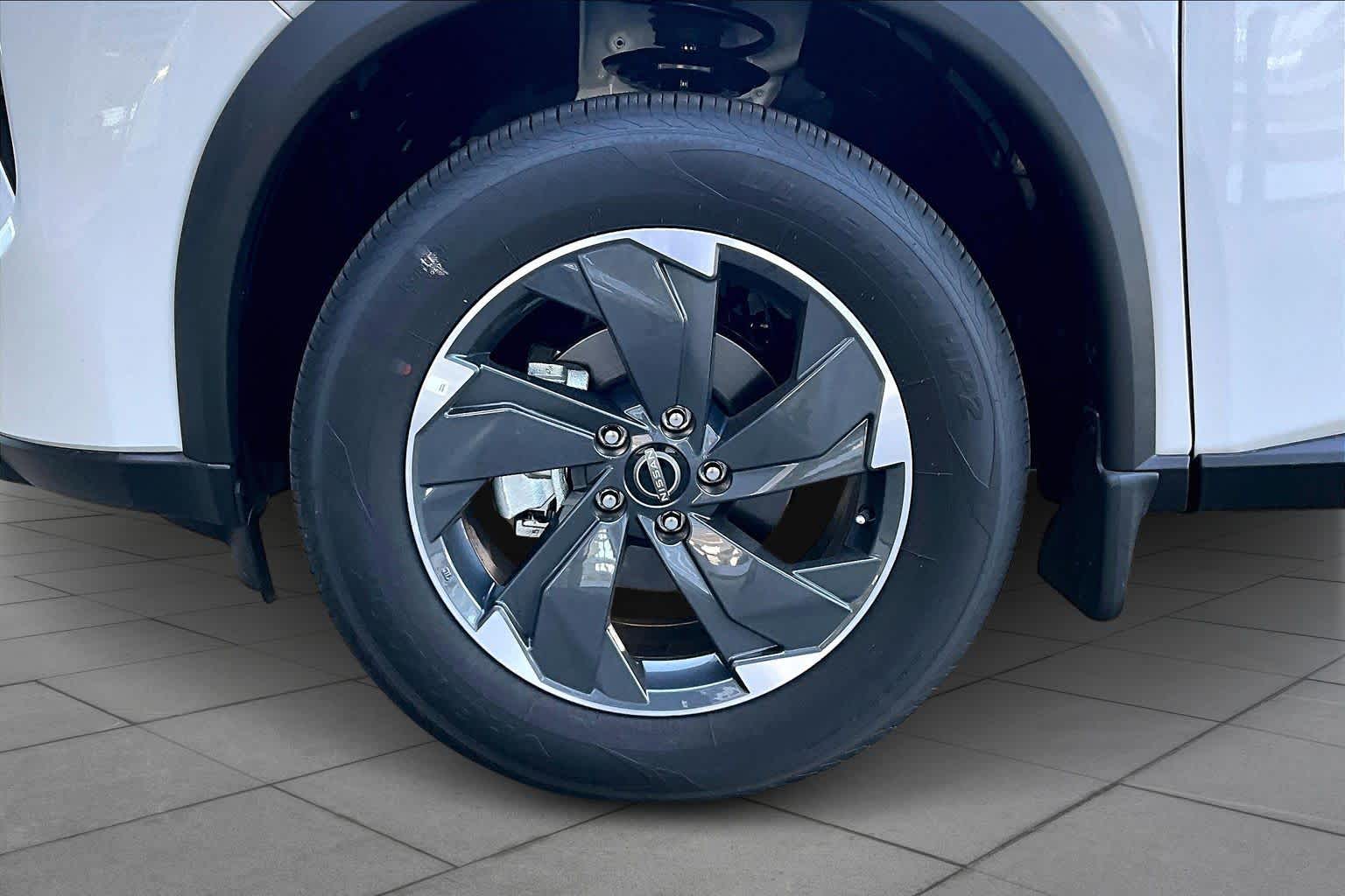 2026 Nissan Rogue SV Everest White Pearl Tricoat at Sterling McCall Nissan