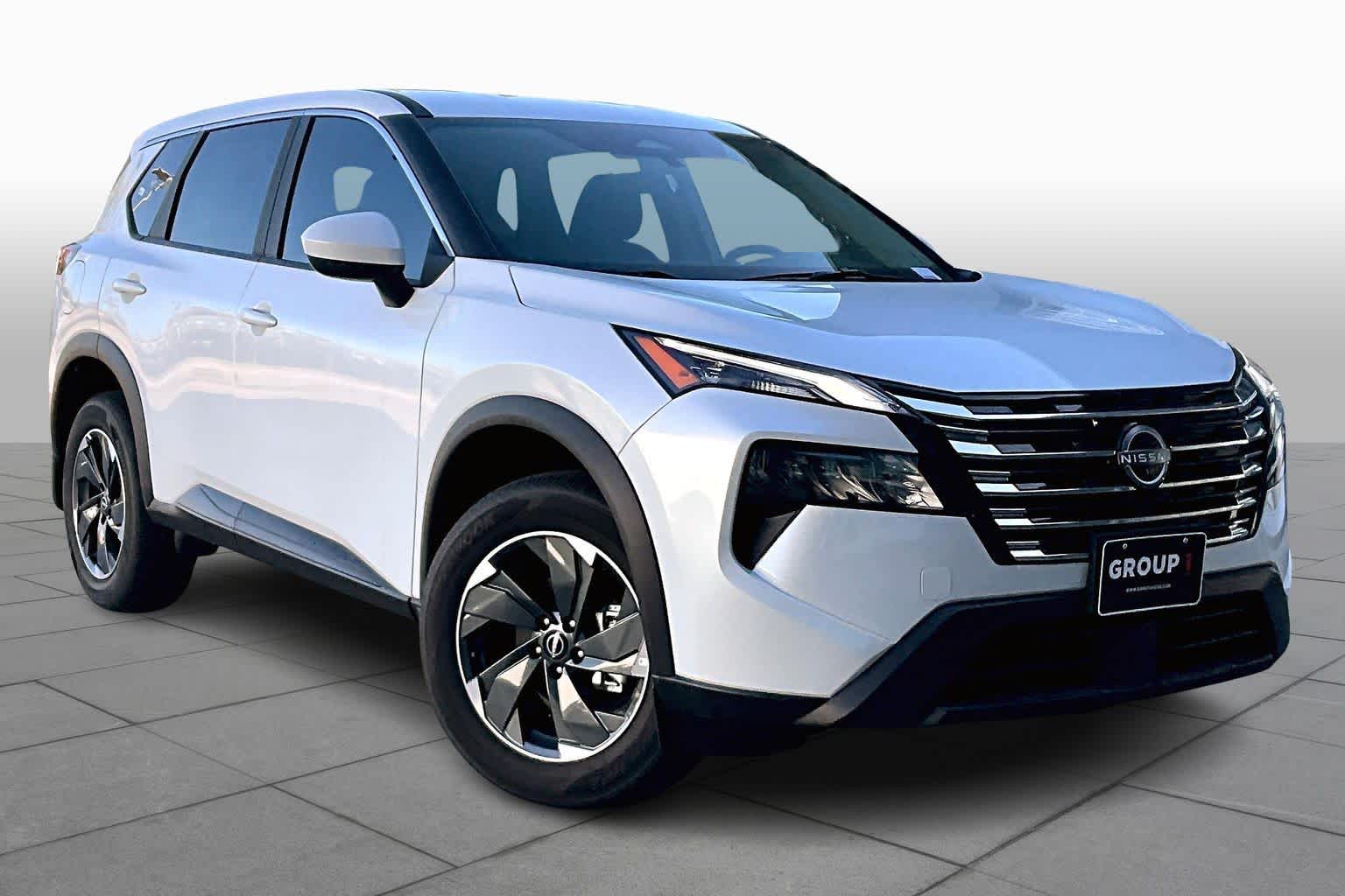 2026 Nissan Rogue SV Everest White Pearl Tricoat at Sterling McCall Nissan