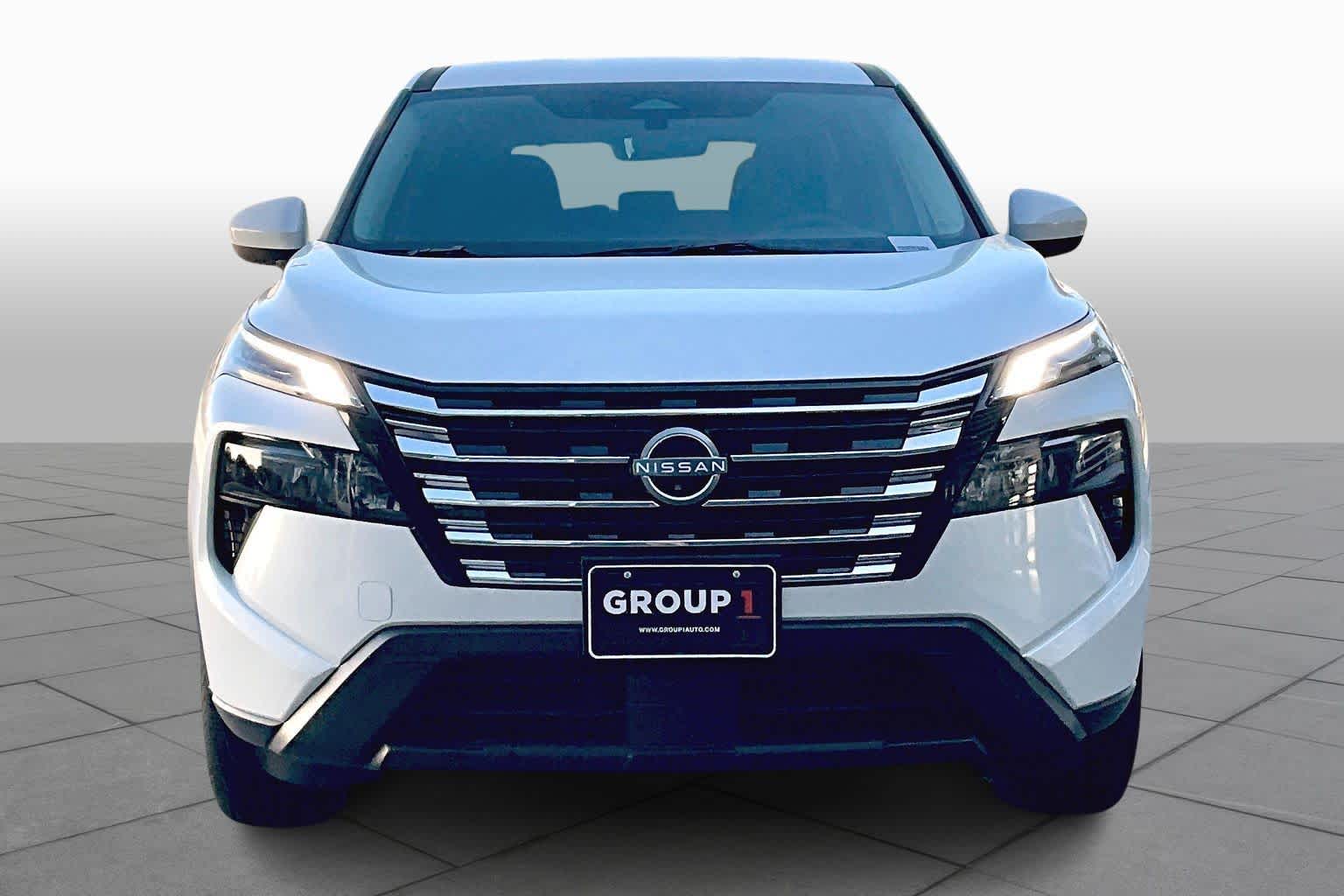 2026 Nissan Rogue SV Everest White Pearl Tricoat at Sterling McCall Nissan