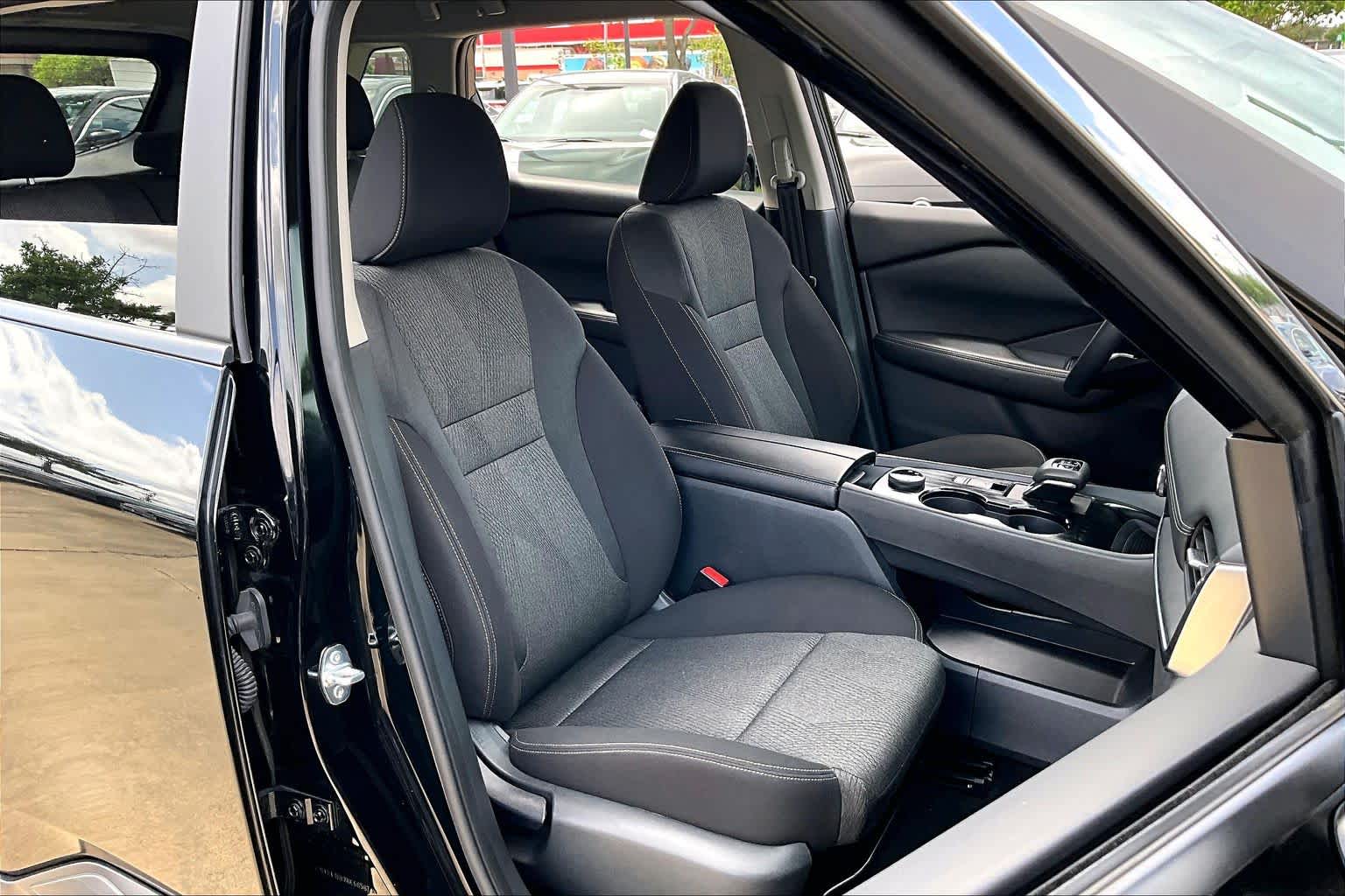 2024 Nissan Rogue SV - 8