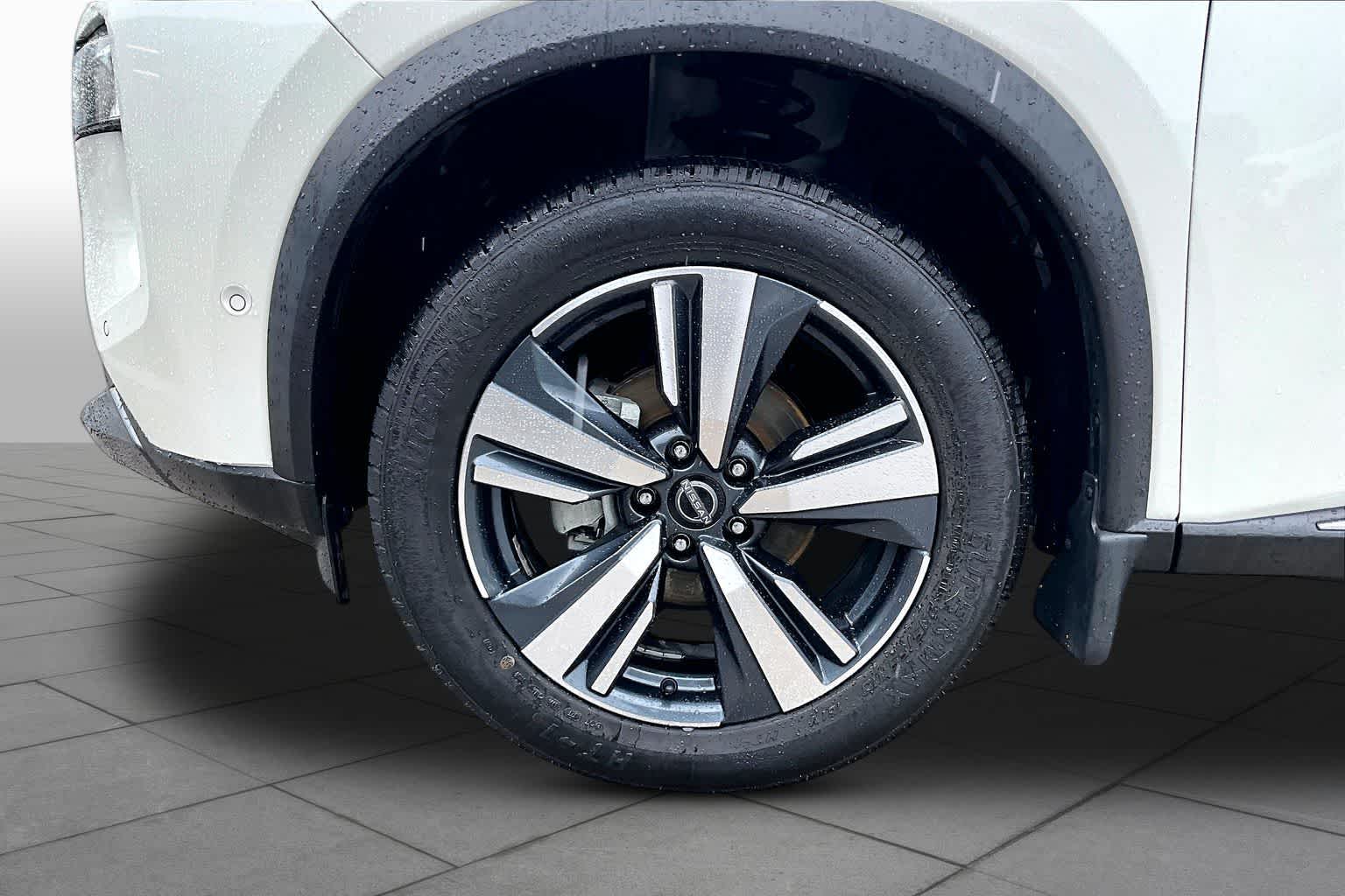 2023 Nissan Rogue SL - 9