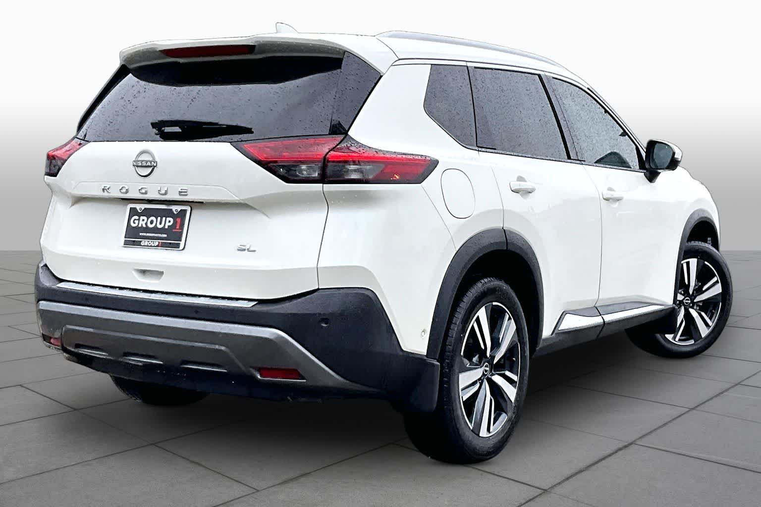 2023 Nissan Rogue SL - 11