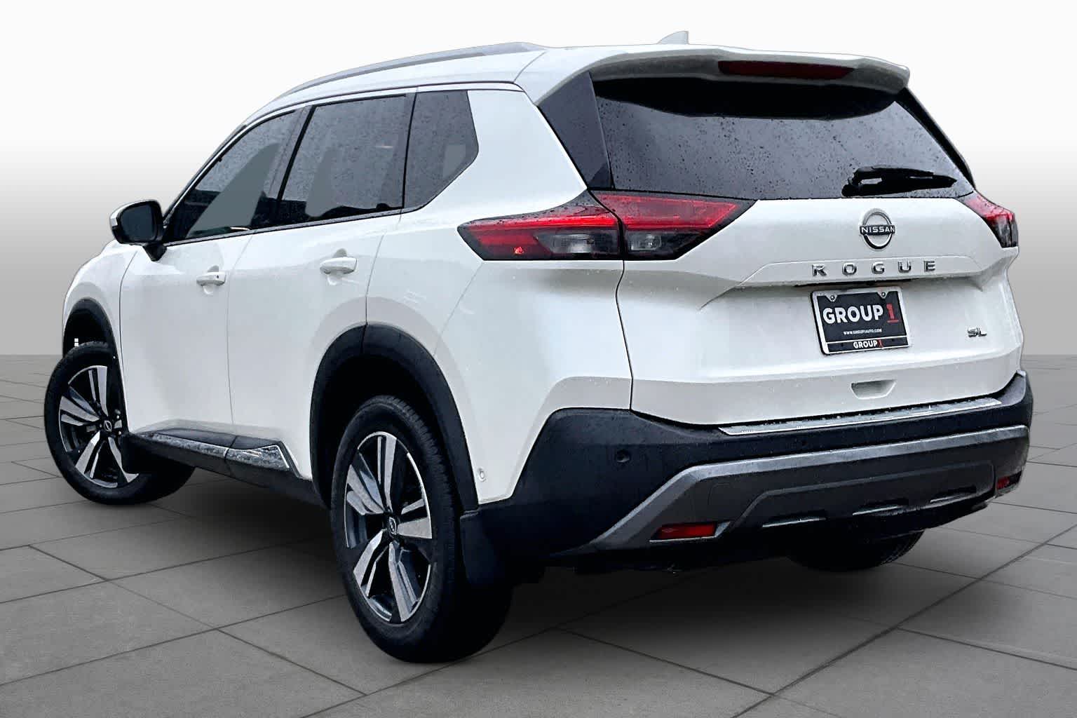 2023 Nissan Rogue SL - 10