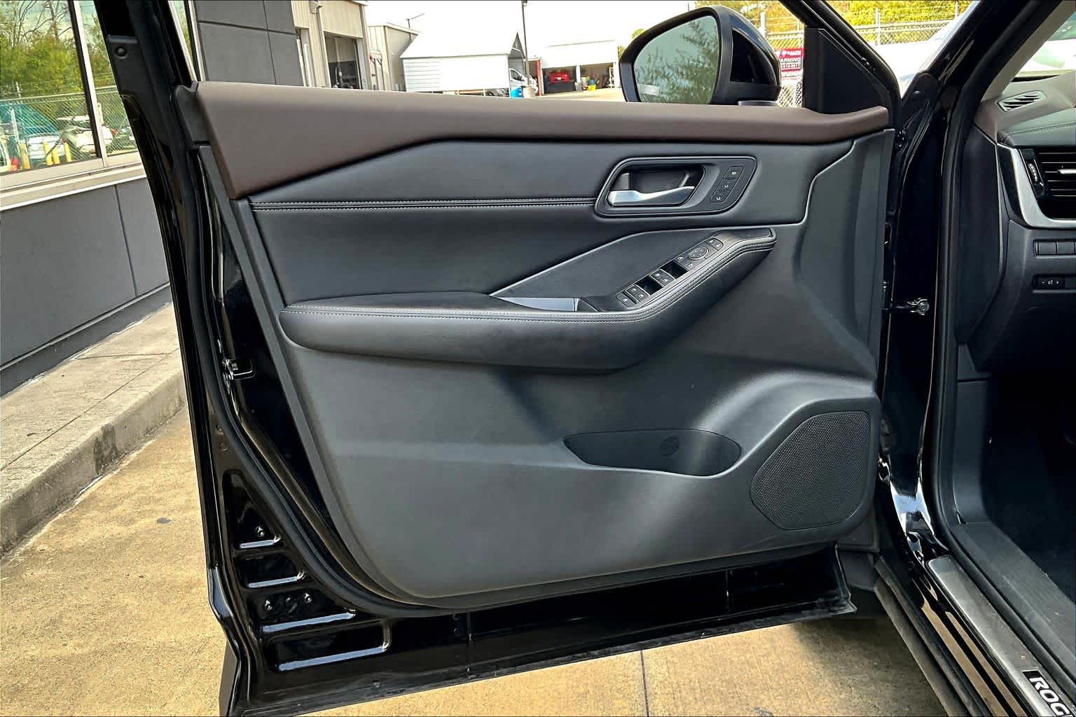 2022 Nissan Rogue SL Super Black at Sterling McCall Nissan