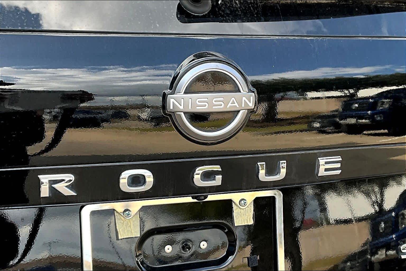 2022 Nissan Rogue SL Super Black at Sterling McCall Nissan