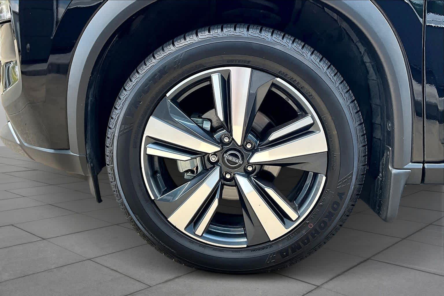 2022 Nissan Rogue SL Super Black at Sterling McCall Nissan