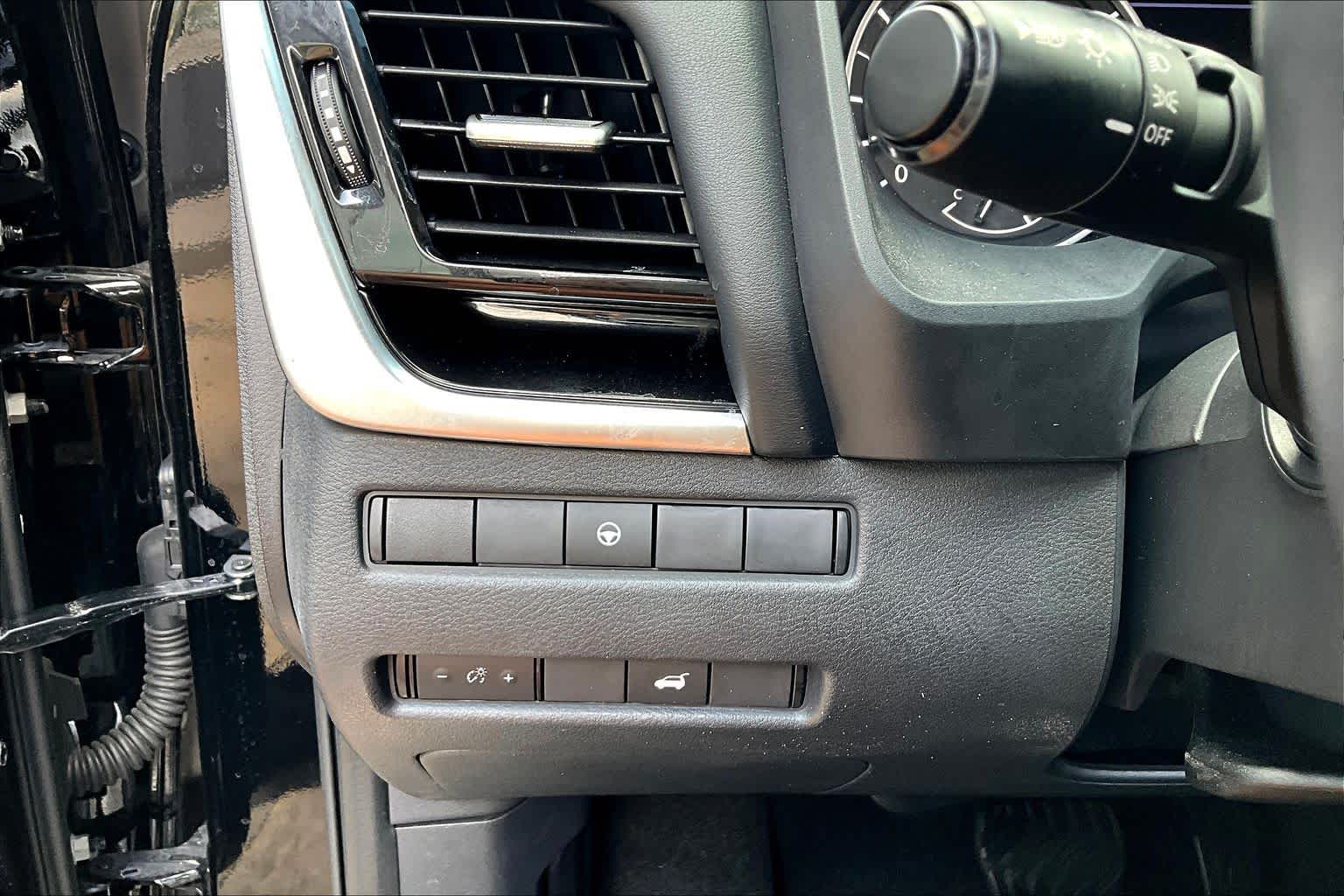 2022 Nissan Rogue SL Super Black at Sterling McCall Nissan