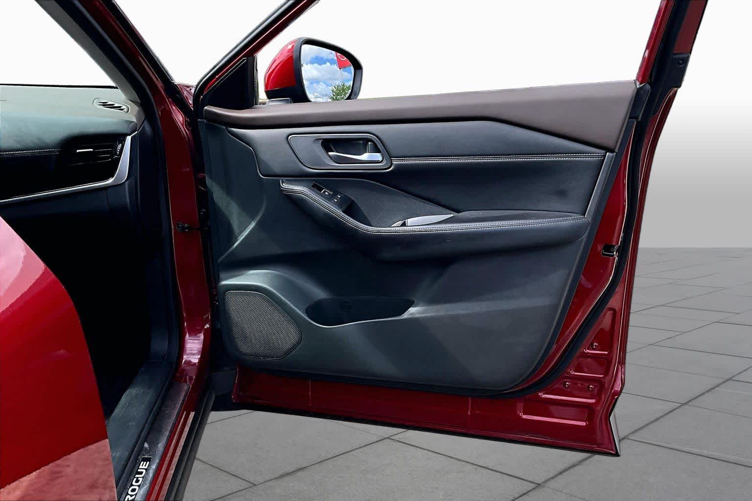 2023 Nissan Rogue photo 23 of 34